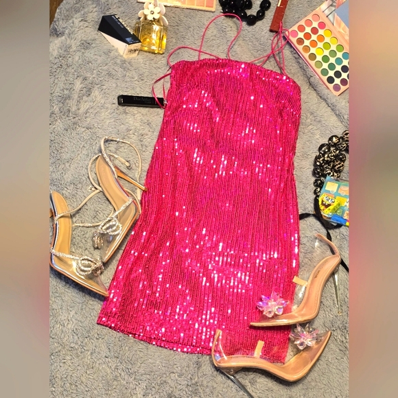 Beautiful sequin mini dress Fuchshia size Medium #SOLD - Picture 5 of 8